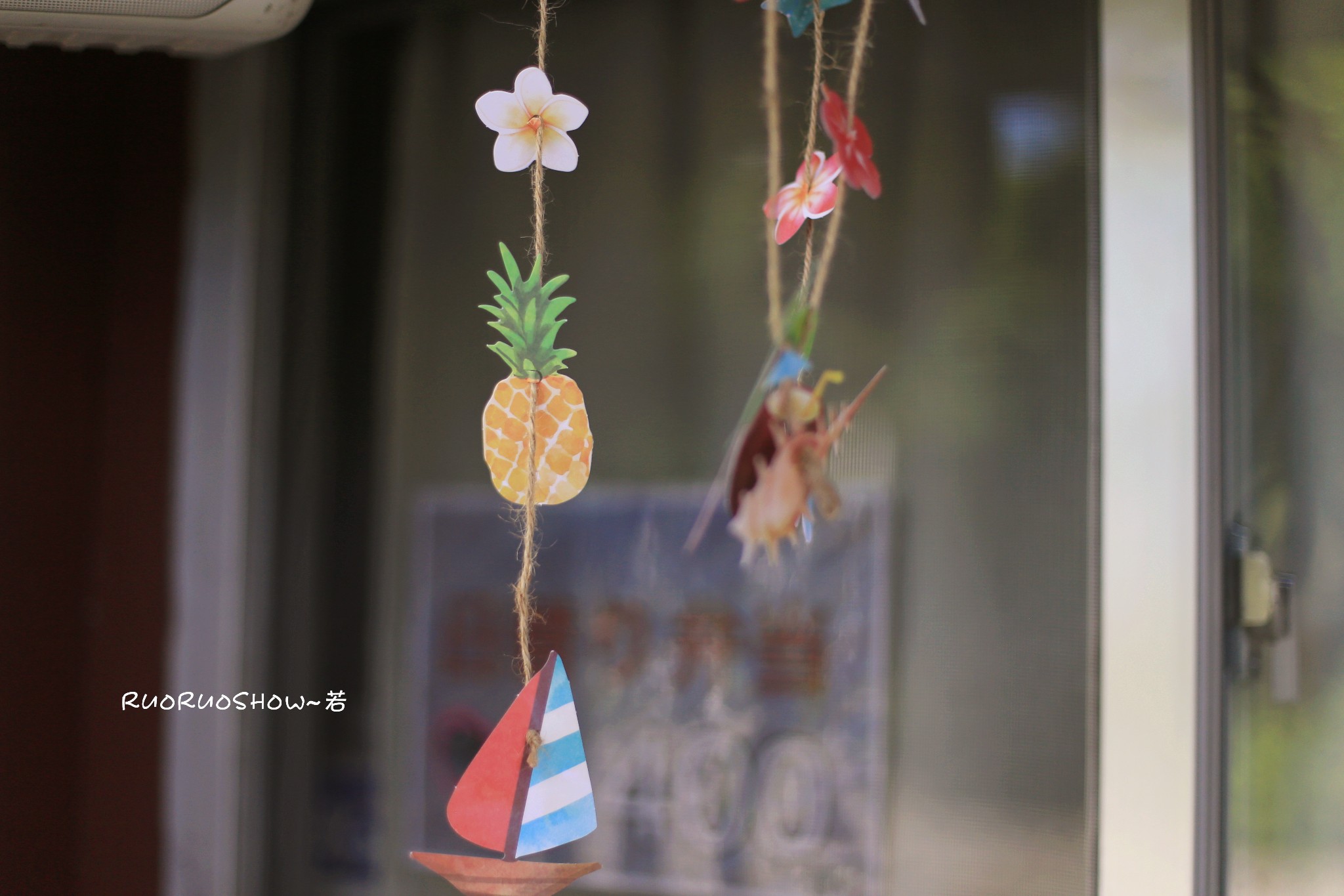 『从海滩边走回酒店的路上,看到了这个纸风铃,不知道哪里有卖,真好看