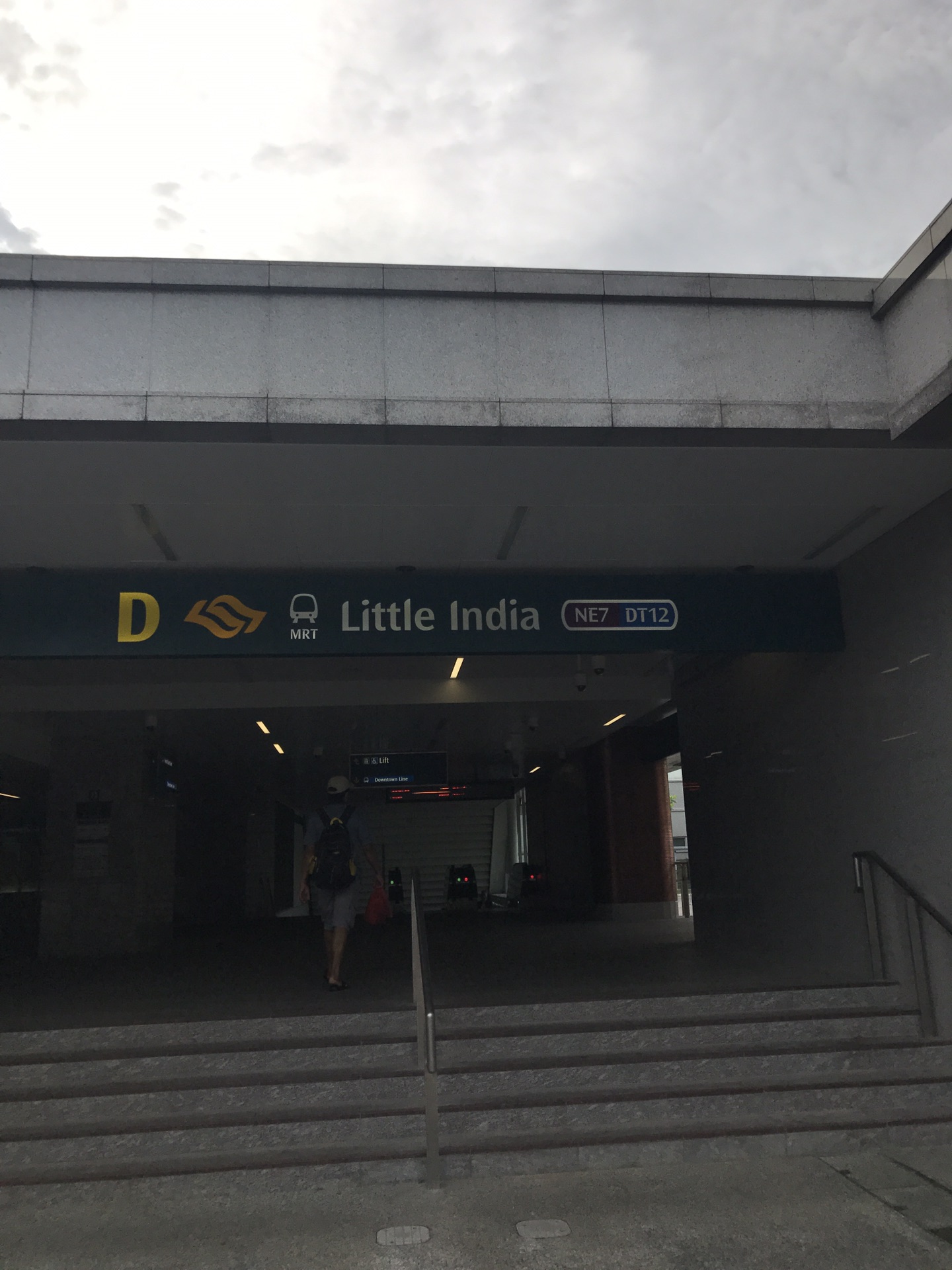 新加坡国立大学_新加坡人均(2)