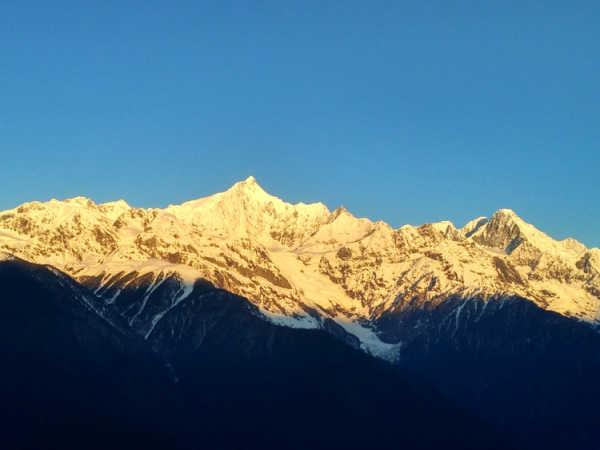 西藏最高的日照金山 wKgBZ1kfAf2AH4bMAAFy0XxQPtY38.jpeg?imageView2%2F2%2Fw%2F600%2Fq%2F50