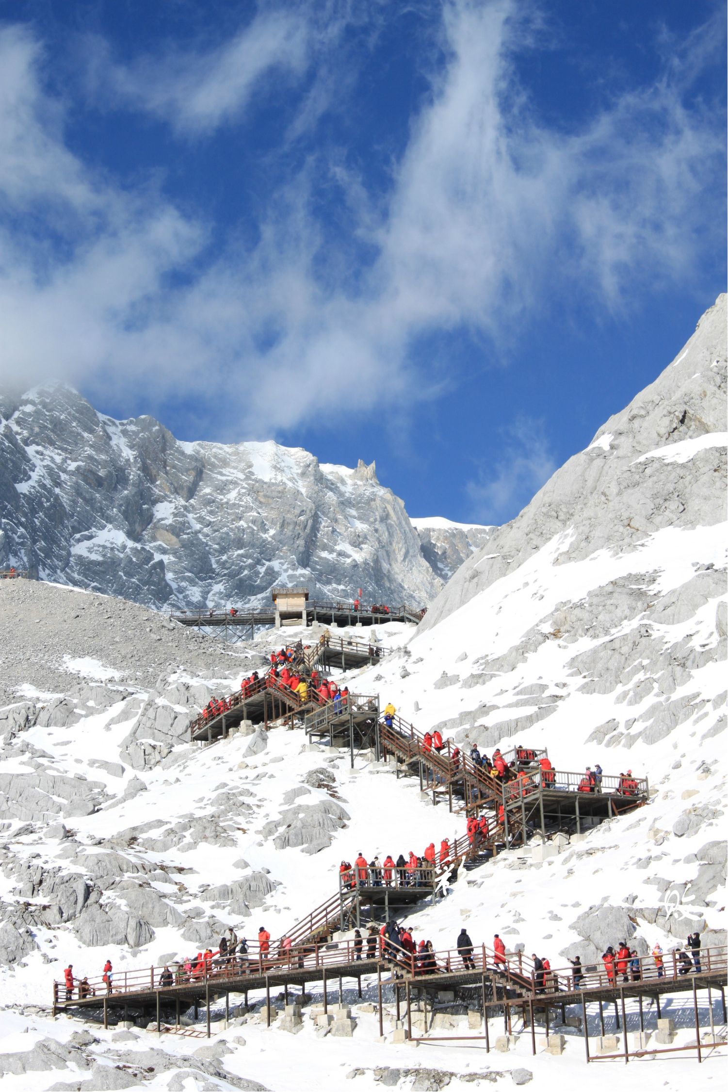 乘坐冰川大索道飞登玉龙雪山,海拔