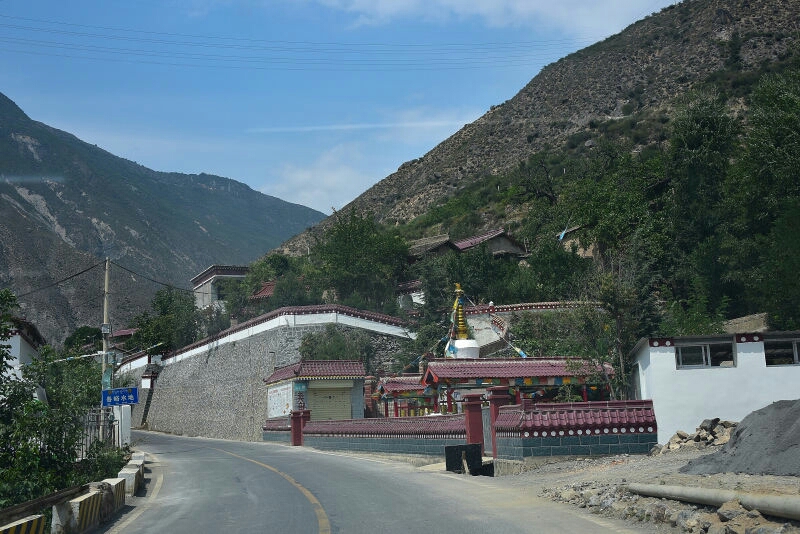 留古寺人口_深山藏古寺
