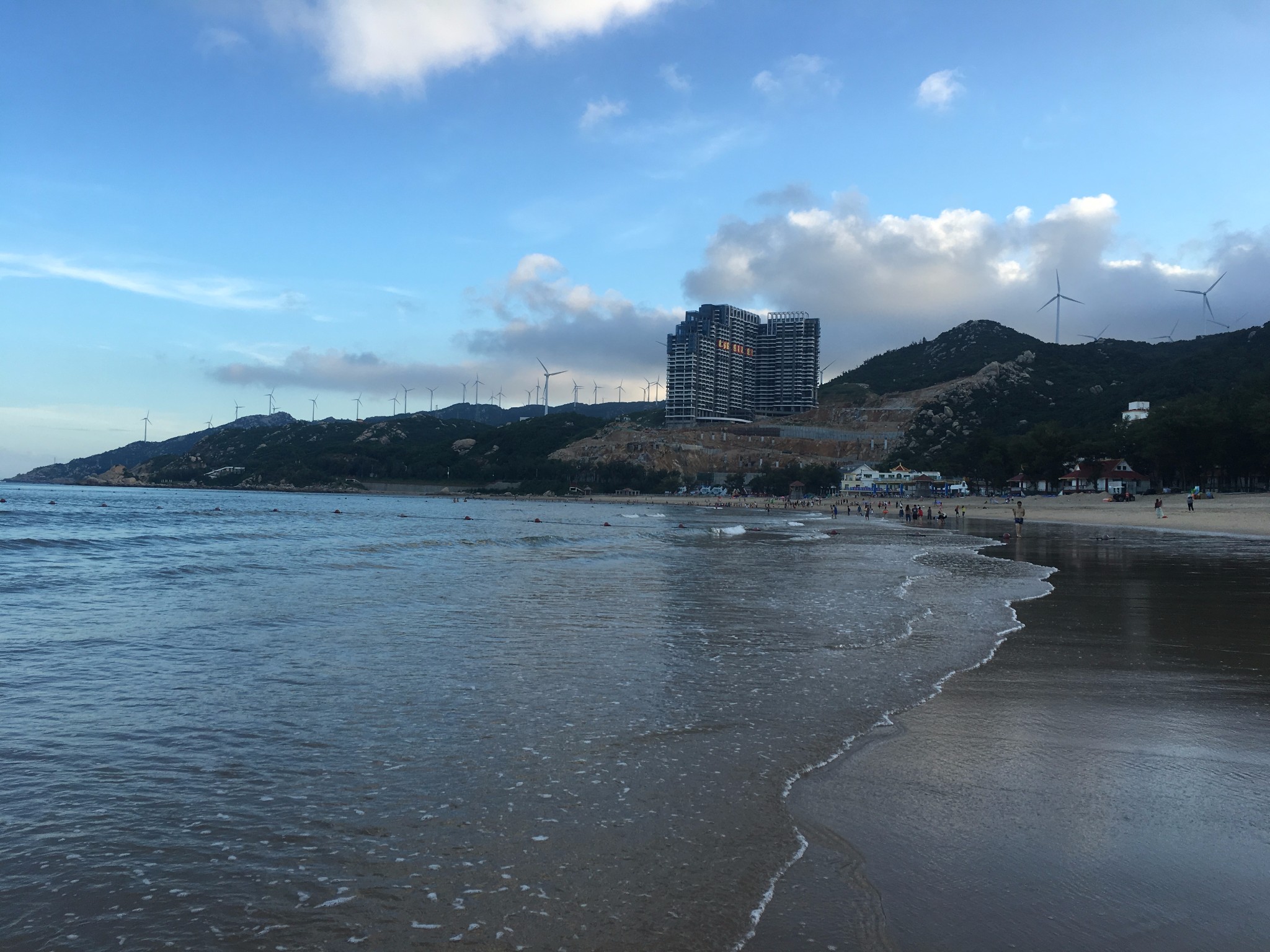 首页 村镇先知 抓住夏天的尾巴——南澳岛   酒店阳台的风景   到傍晚