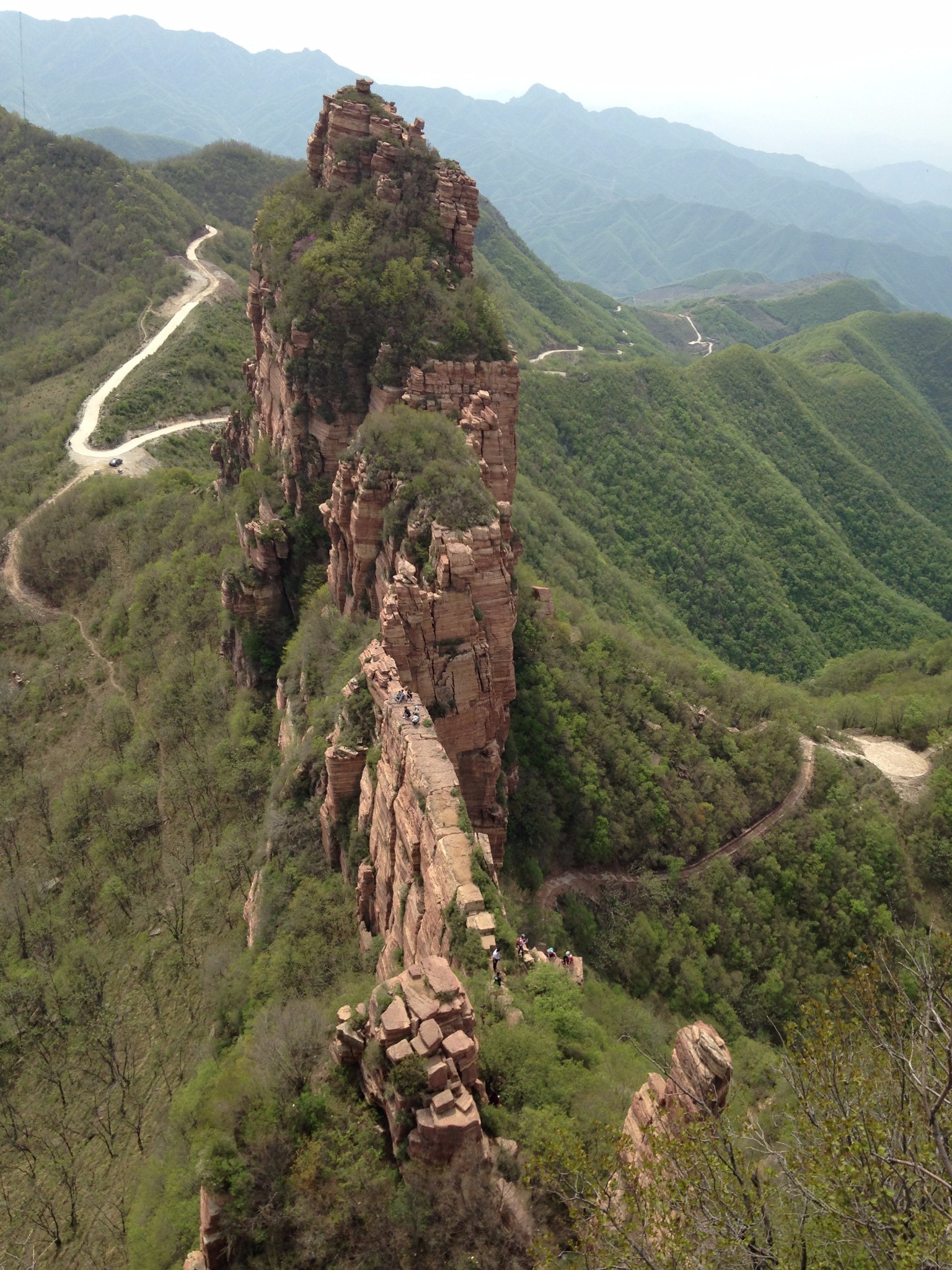 中国>河北省>石家庄市>赞皇县>嶂石岩     景区在这里修了通到山顶的