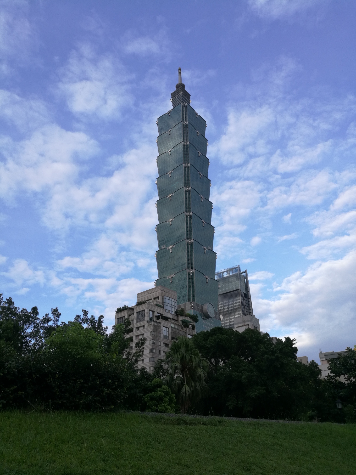 东西南村人口_手拿东西的图片(2)