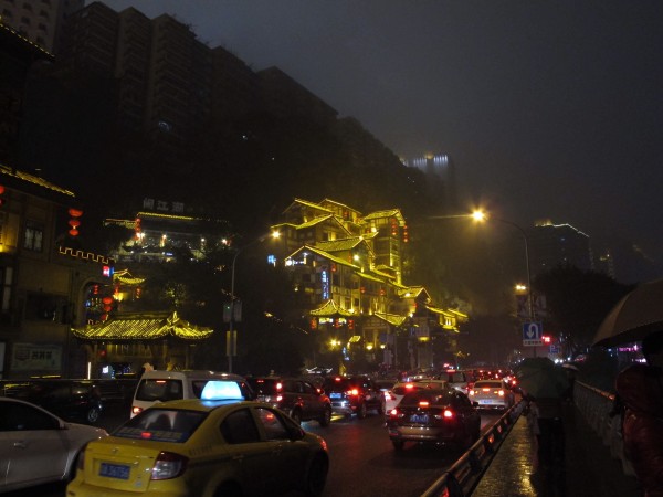 洪崖洞里面拍照 wKgBZ1imc8yAINPBAAiC97CXcbE64.jpeg?imageView2%2F2%2Fw%2F600%2Fh%2F600%2Fq%2F90