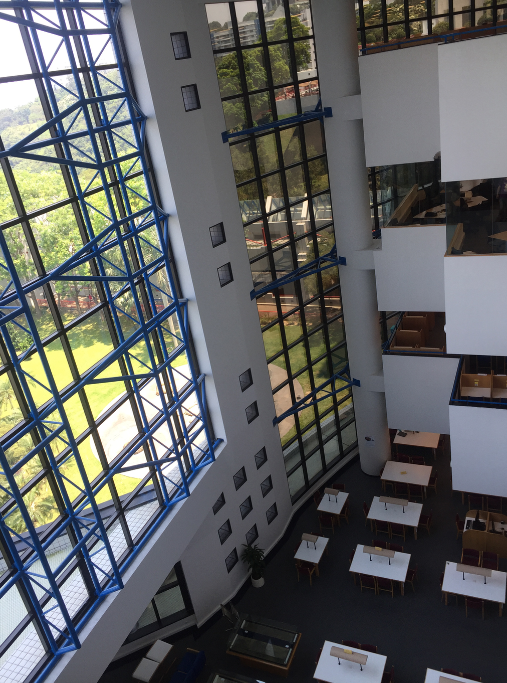 香港科技大学,地处香港九龙地区