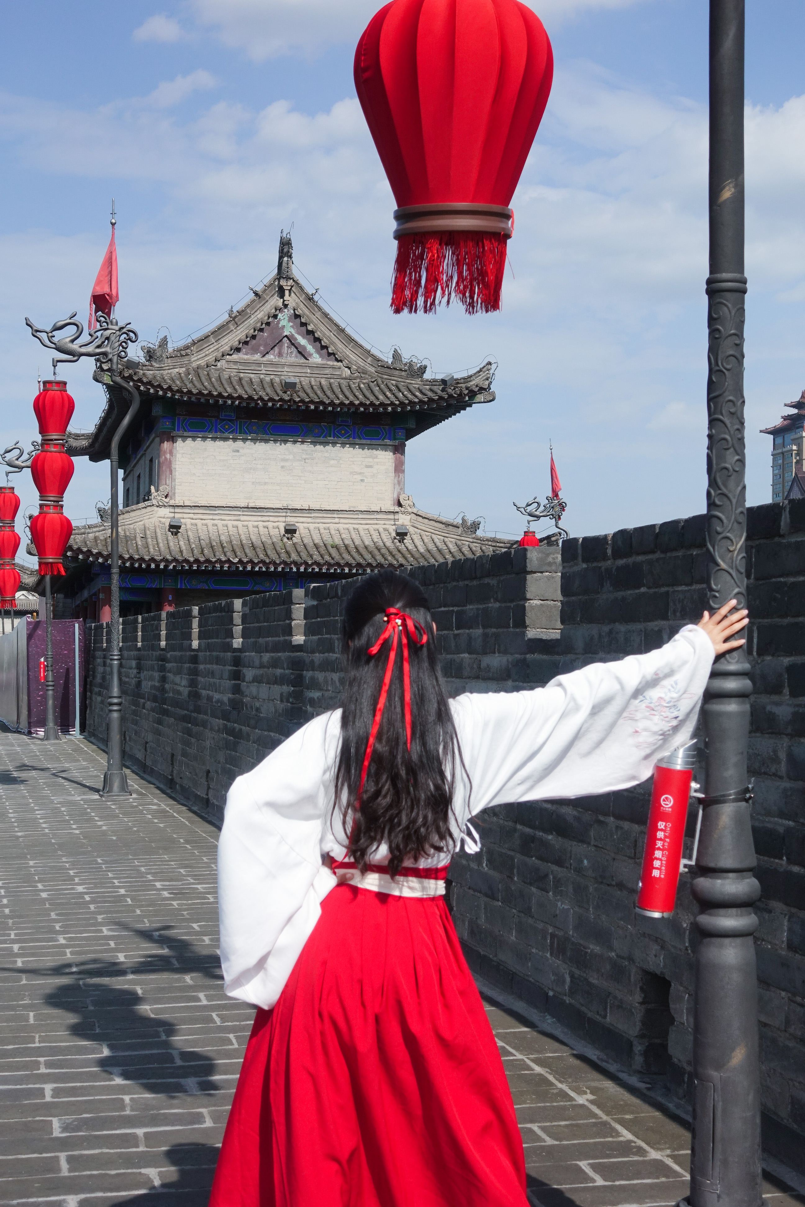 (6月10日,上西安城墙,吃小吃,轻旅拍,看演出)