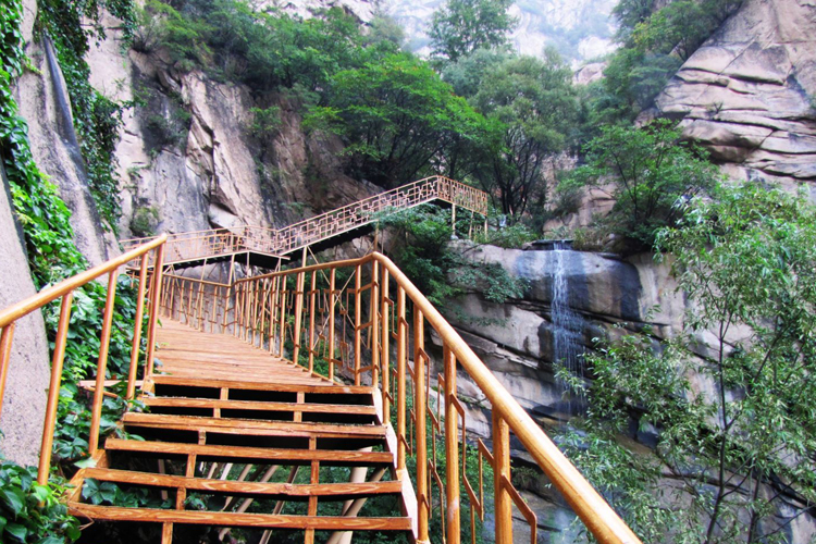 北京十渡东湖港风景区 野三坡清泉山2日游(七彩栈道体验区 单程铁索桥