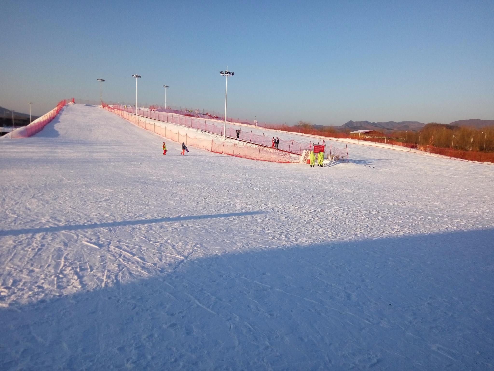 冬季旅游滑雪票_丹东太阳岛冰雪大世界自驾游门票_太阳岛滑雪旅游攻略