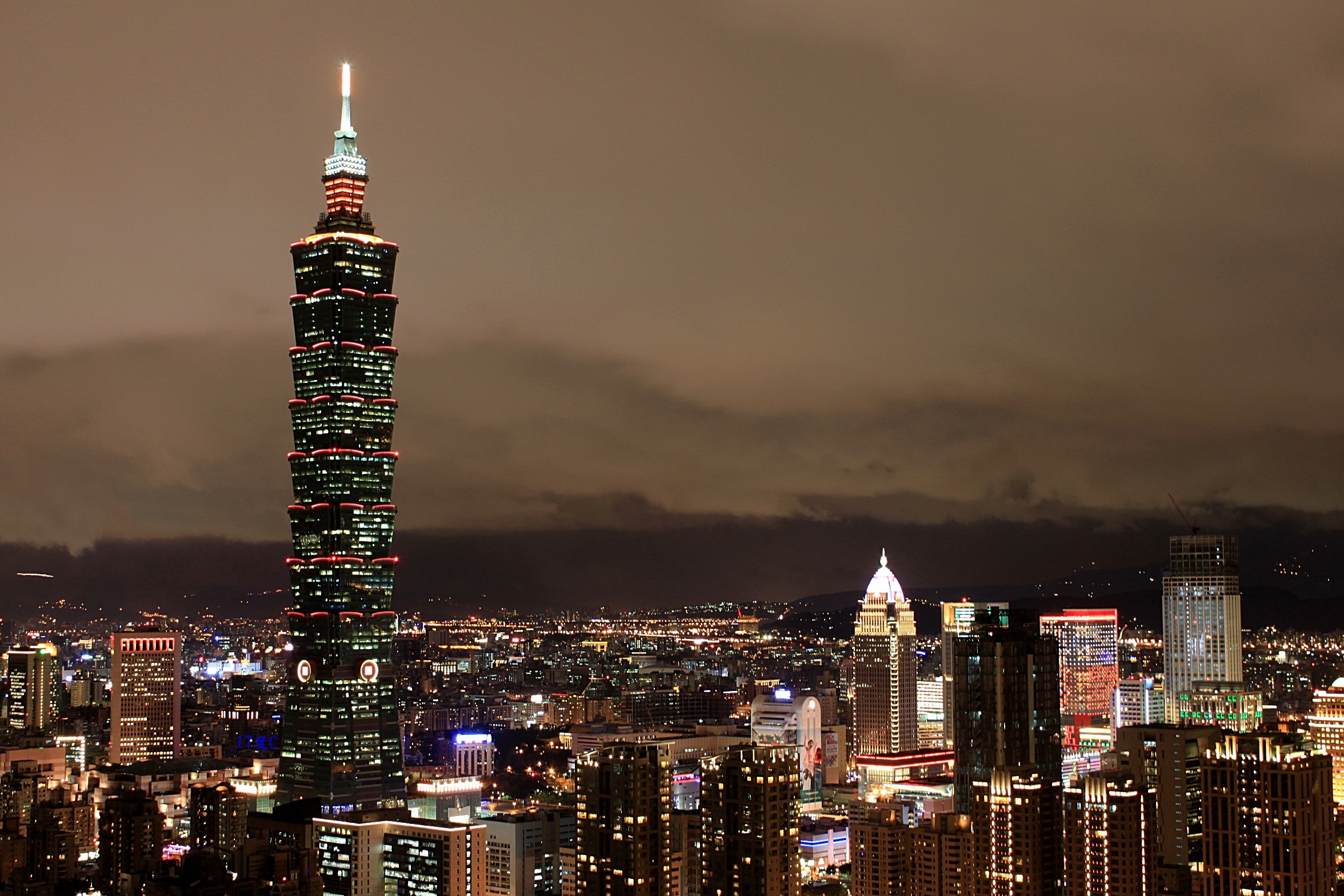 去台北看夜景,是去101景观台看呢还是去象山好呢?_马