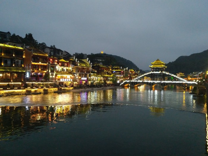 四月份去凤凰古城热吗?天气怎么样往年?会不