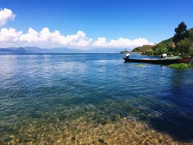 在抚仙湖,静享这一抹触手可及的神秘幽蓝,玉溪旅游