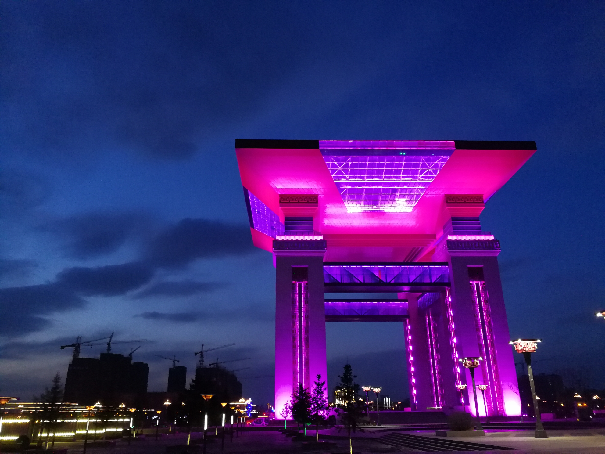 四平高铁站夜景