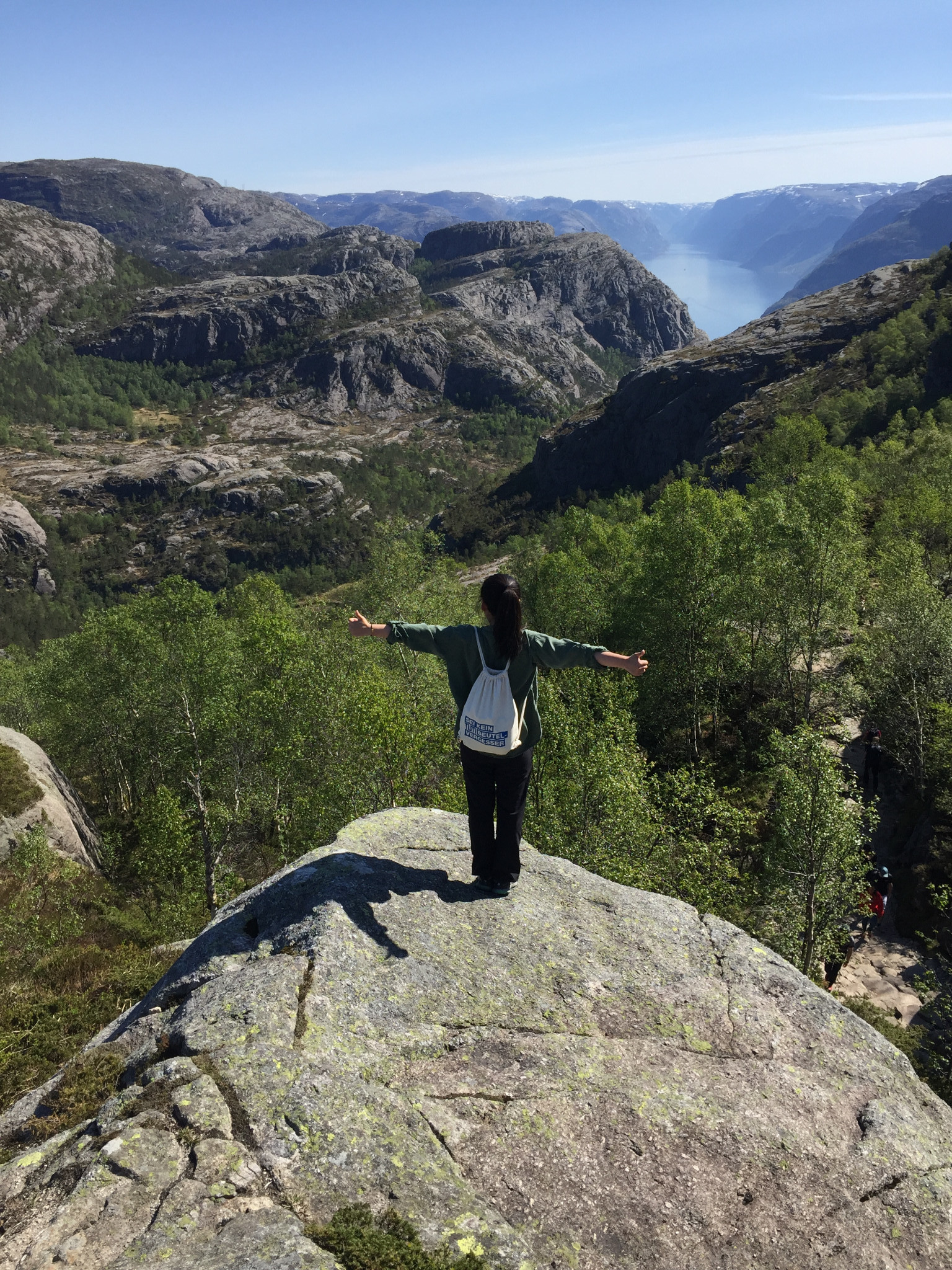 一个人去挪威爬山 preikestolen,trolltunga全程公共交通