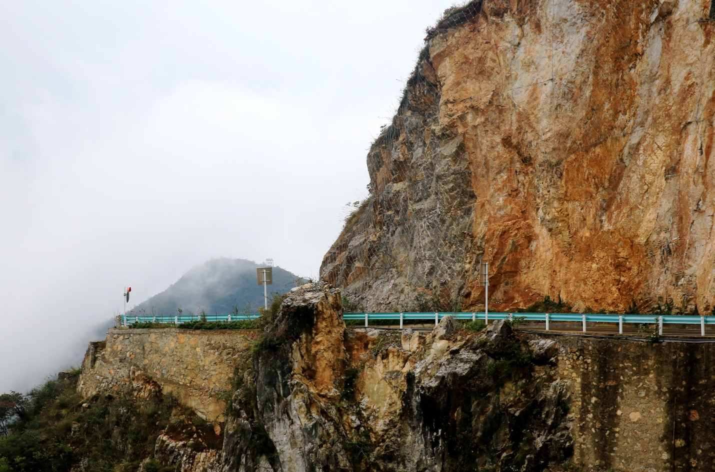 三峡云巅神女天路景区      