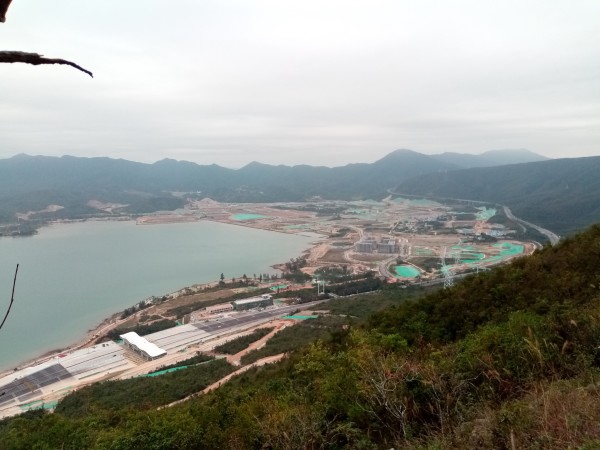 三水压倒山打一个字,三水压倒山打一个字谜是什么