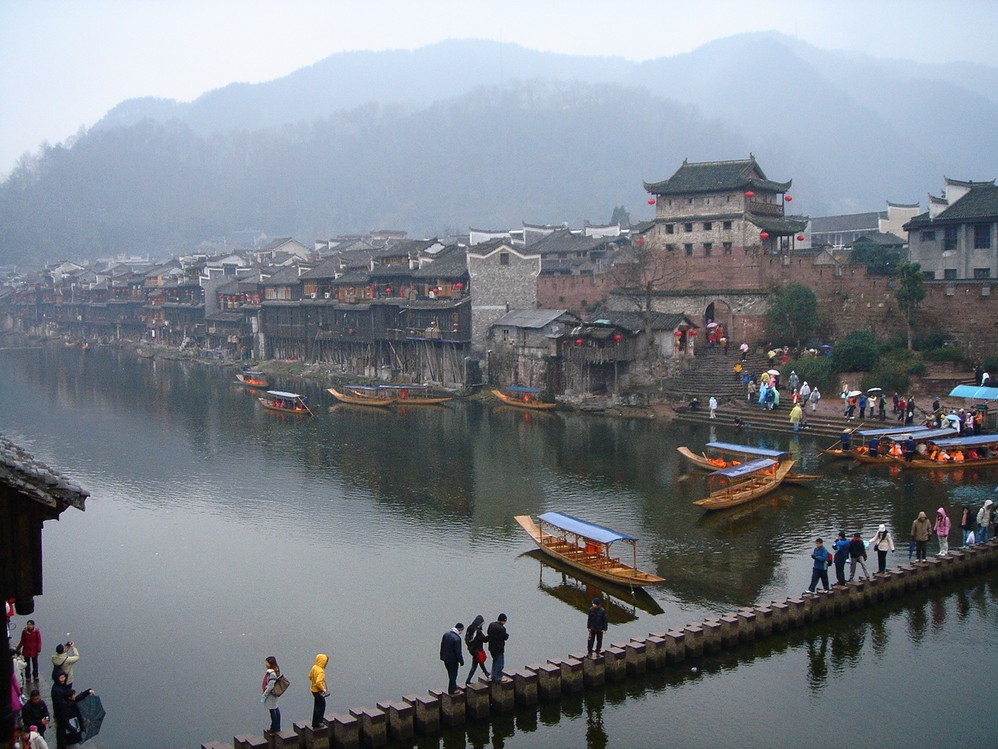 凤凰古城的经济总量_凤凰古城(3)