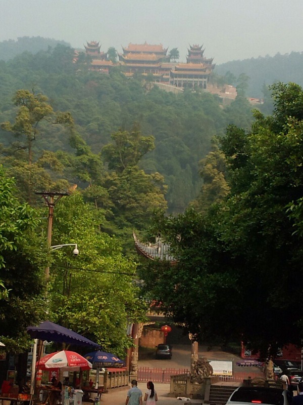 方山位于泸州市江江阳区方山镇,离泸州市区不远,是国家3a级风景区