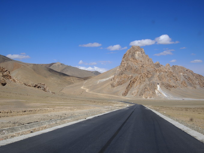 公路风景拍摄 wKgB3FD2shmANFawAAYJWE_kDZk99.jpeg?imageView2%2F2%2Fw%2F680%2Fh%2F600%2Fq%2F90