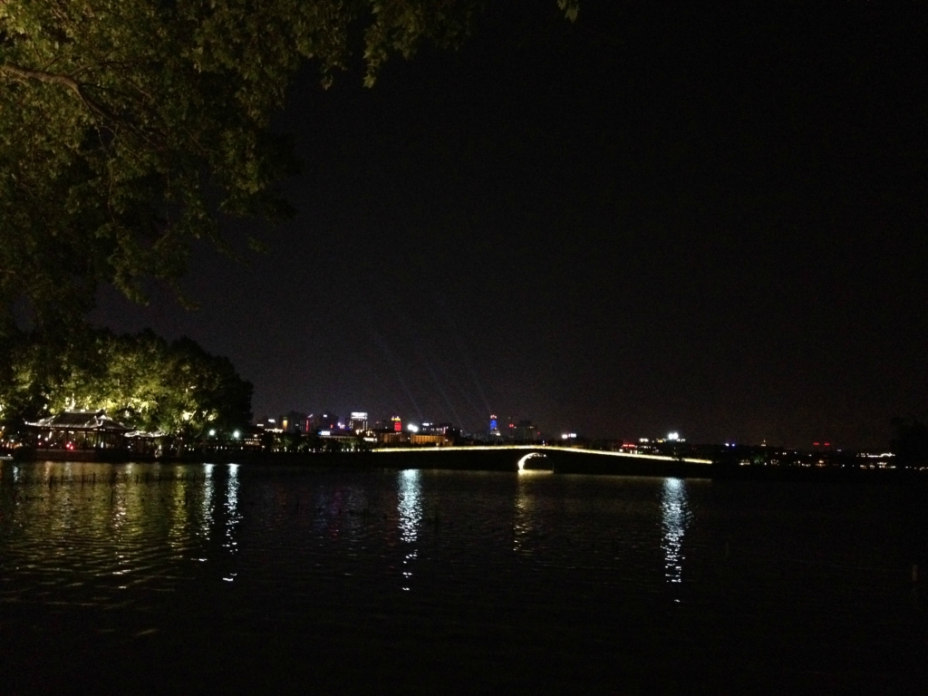 【手机拍摄 】西湖北山路夜景