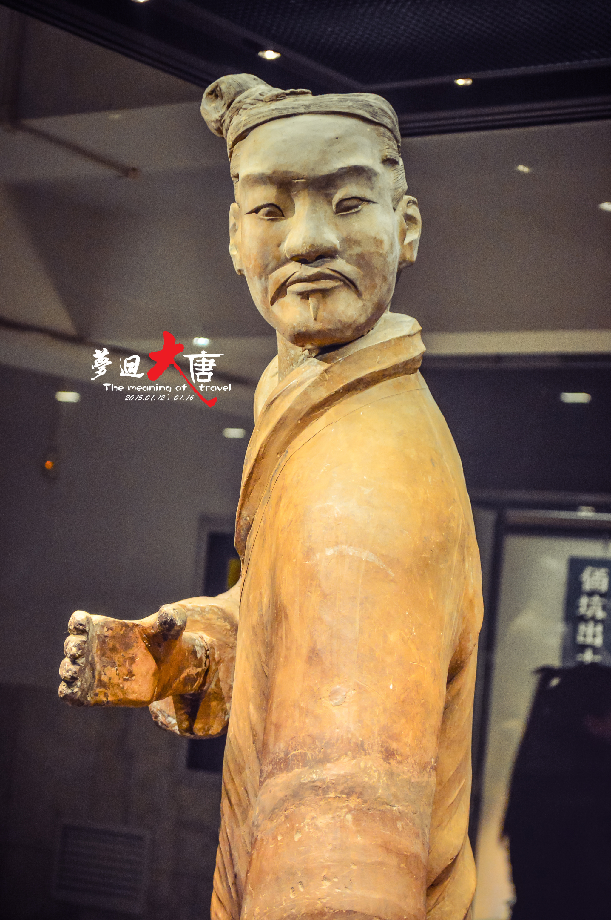 神情沉着稳健  将军俑 高:196cm 重:240kg   是秦代的都尉,起着指挥