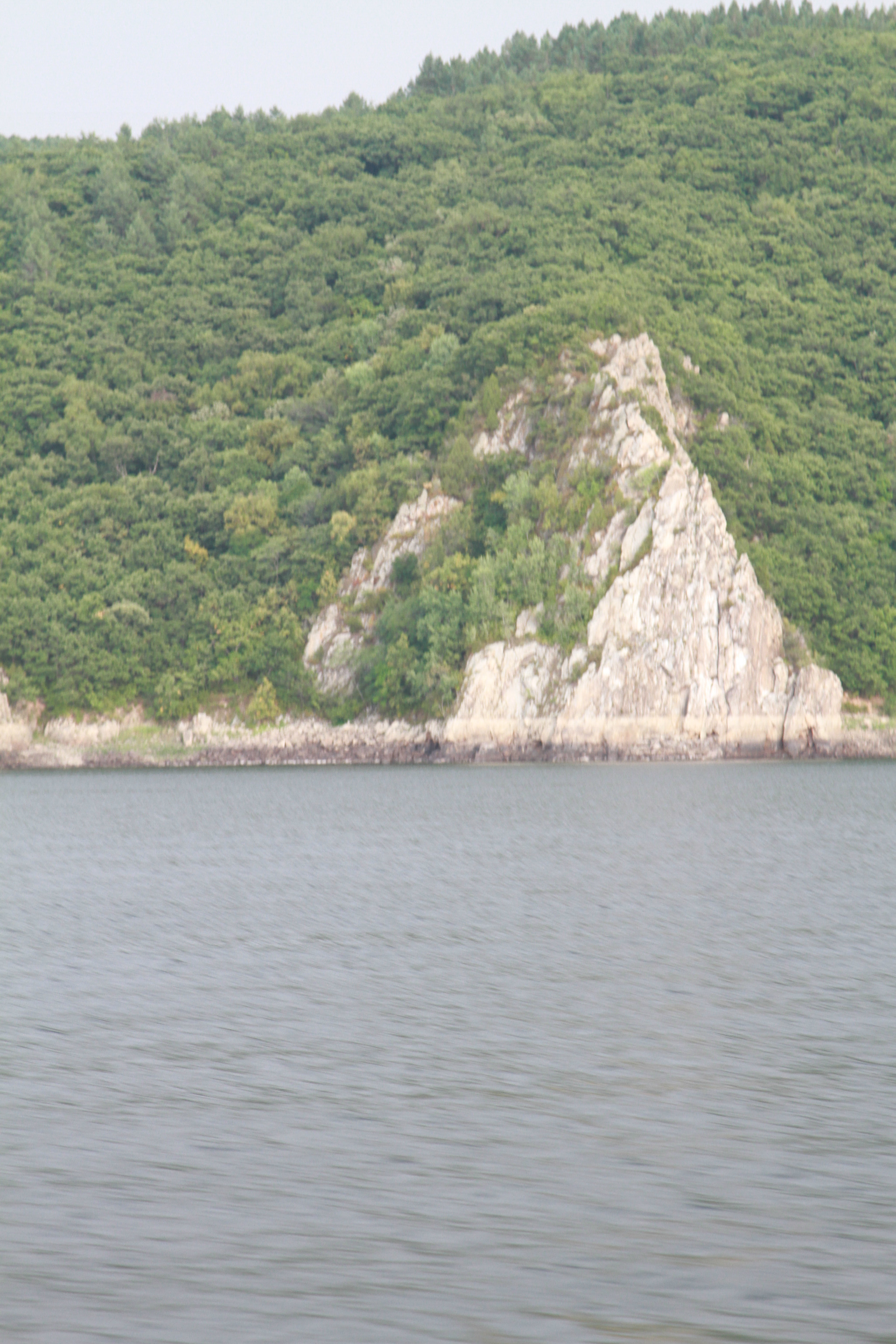 黑龙江 镜泊湖 > 美丽的镜泊湖  此处才是镜泊湖八景的第一景白石砬子