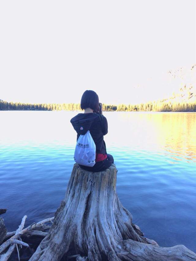 河边的我的背影