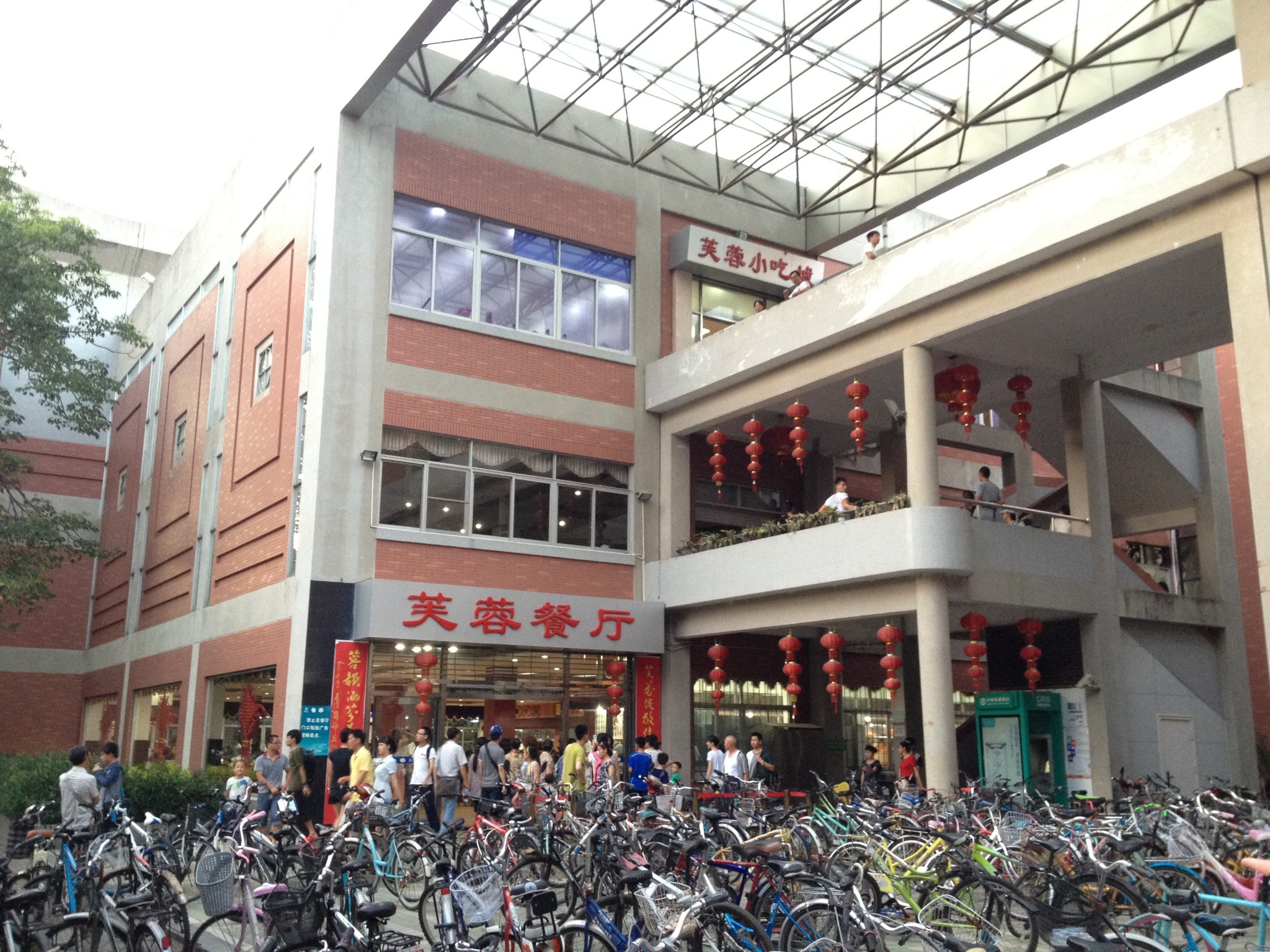 莫斯科人均绿地面积_学校餐厅人均面积(2)