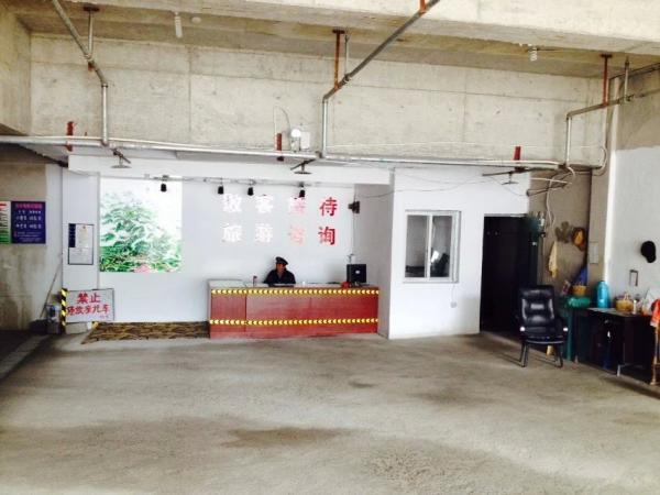 黄山自驾游车子停哪里,山下汤口镇停车场怎么