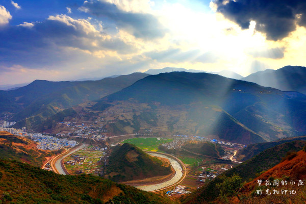 云南的大山有哪些 wKgBs1dpbkmAeICwAASV6GF_FOc55.jpeg?imageView2%2F2%2Fw%2F600%2Fh%2F600%2Fq%2F90