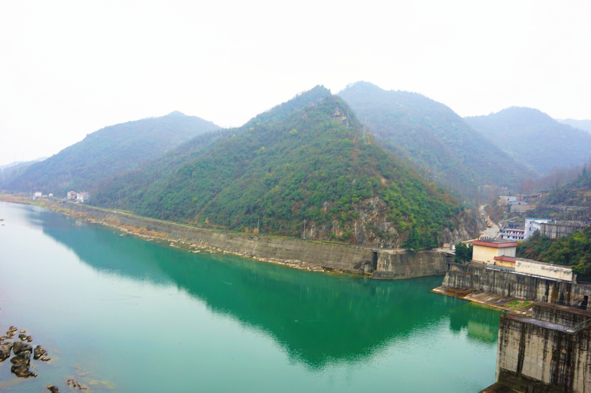 峡河村人口_花峡峪村(2)