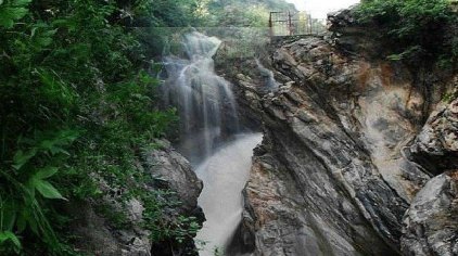 高冠峪度假区有各种旅游服务设施.