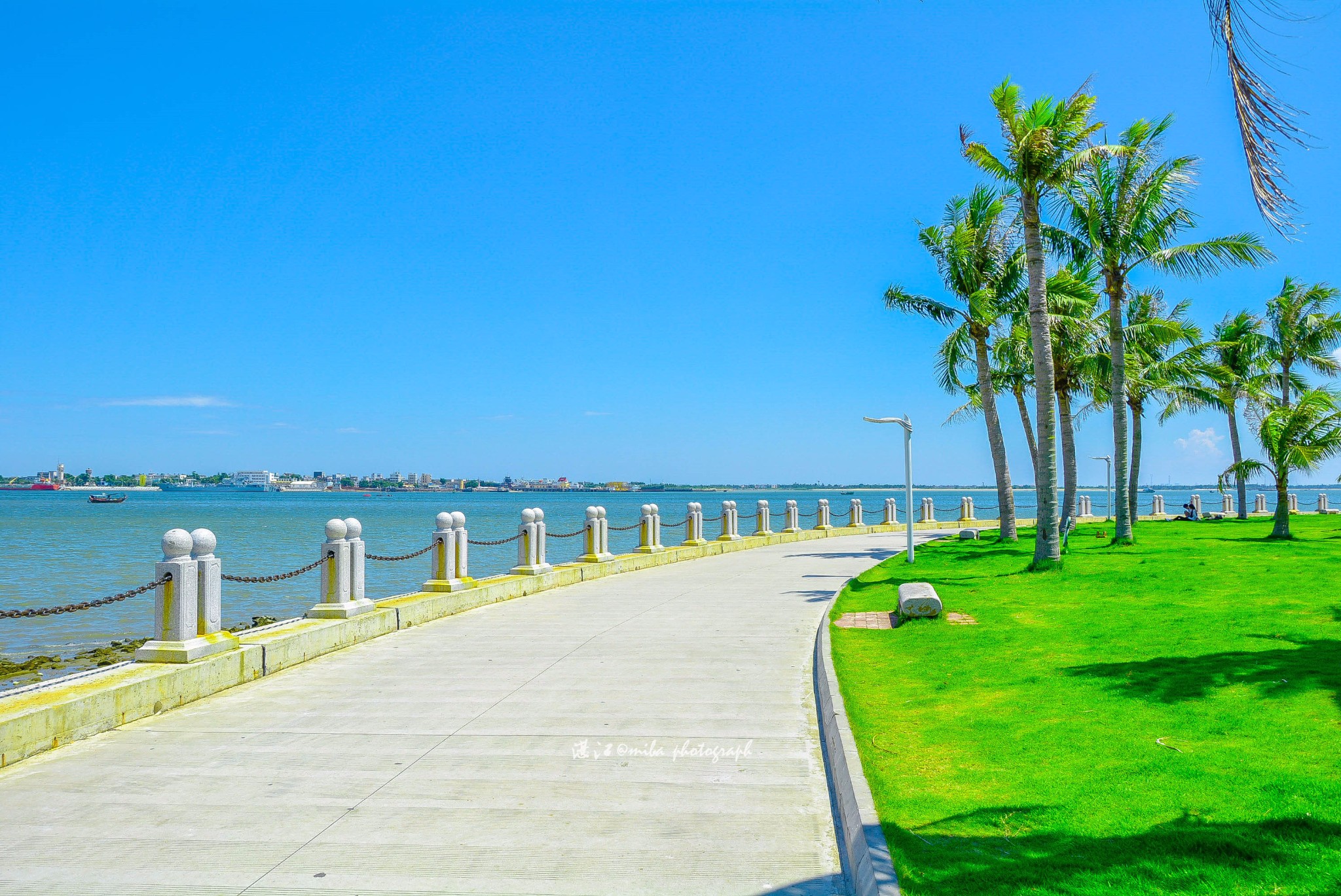 湛江市"观海长廊"共两条,一条在霞山市区东的海湾边上,一条在赤坎区