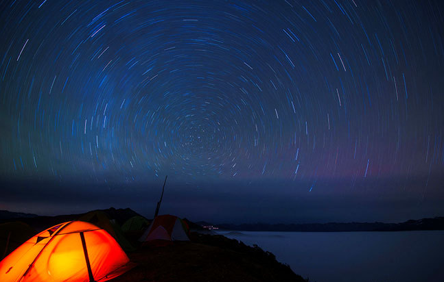 媲美牛背山 360°观景平台 绝佳的日出云海星空 湖边露营 提供全套