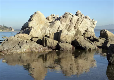 《西游记》片头第一幕石猴出世便取自于河北北戴河海滨,北戴河