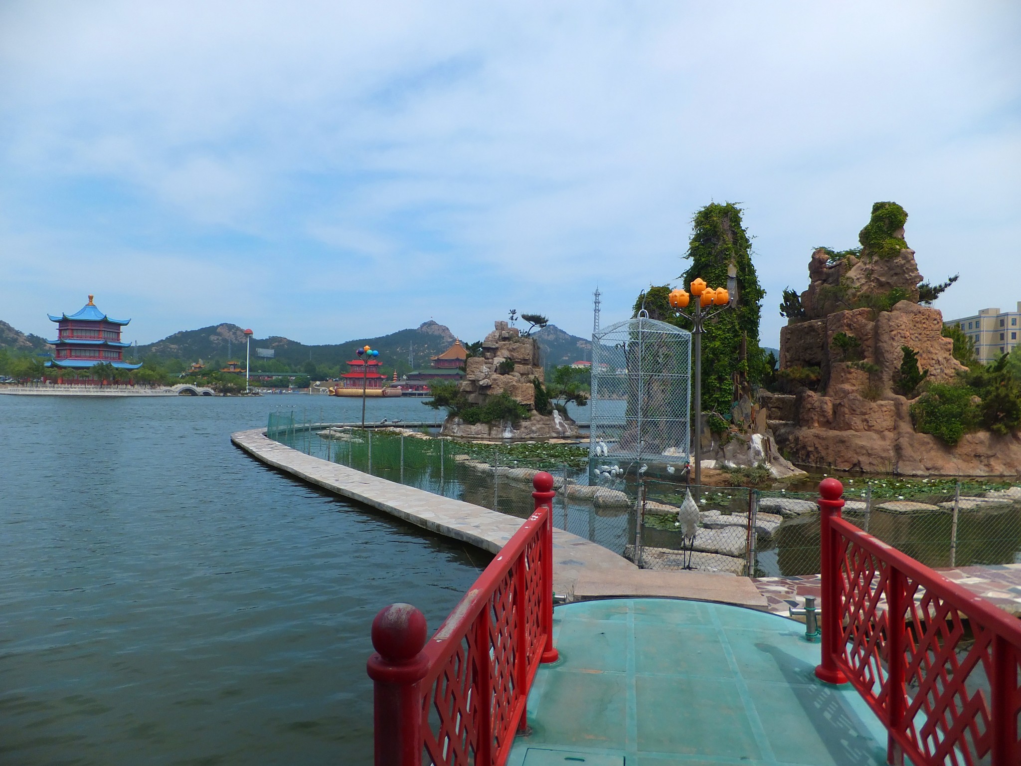 隆霞湖风景区