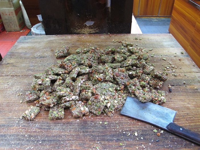 请推荐重庆当地人爱的小吃街