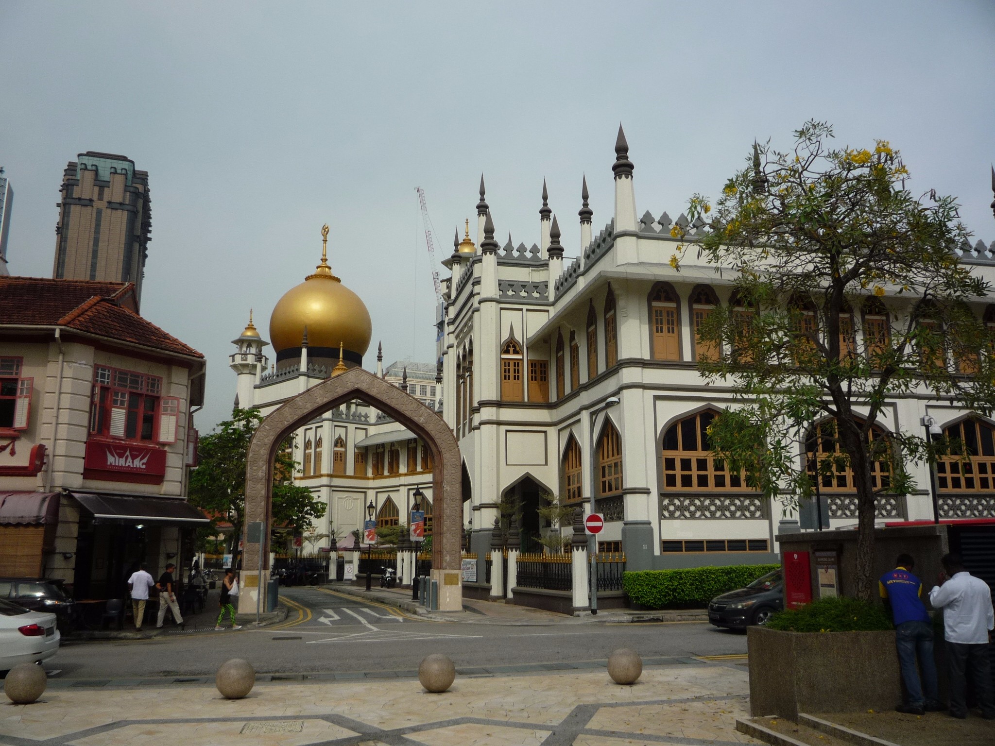 苏丹回教堂(masjid sultan)位于新加坡甘榜格南区的马斯喀特街与桥北