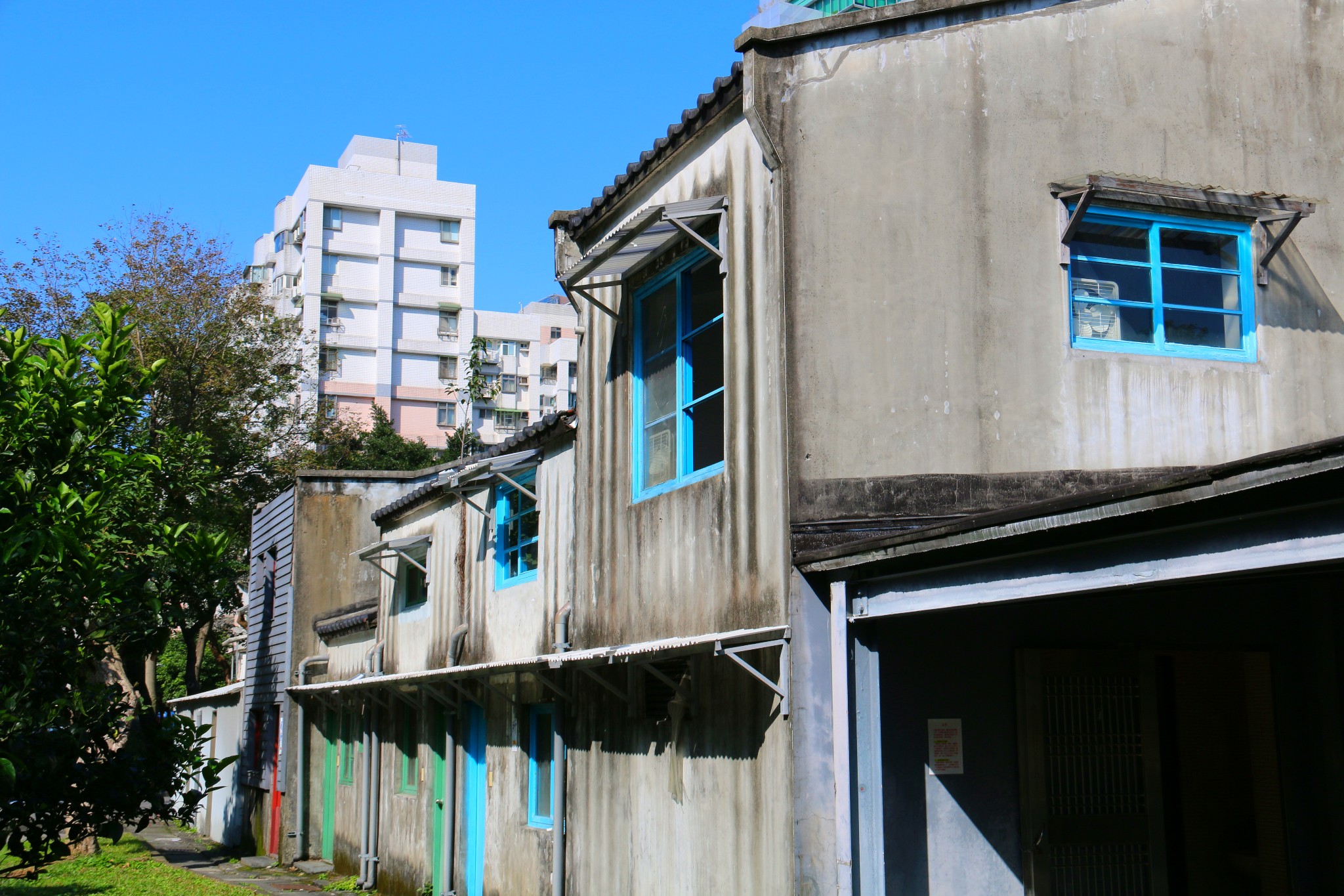 莊敬路一帶,是臺北第一座眷村,展示著60年代的臺灣眷村真是的生活場景