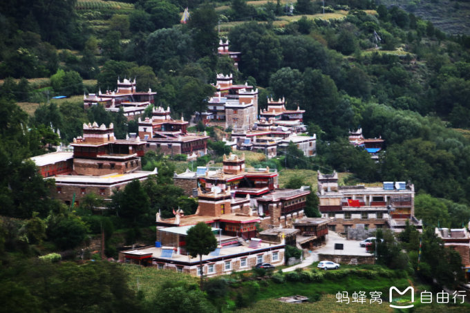 最美的藏式民居 wKgBZ1nLEk-ANxzLAAkHU-ivvn010.jpeg?imageView2%2F2%2Fw%2F680%2Fq%2F90