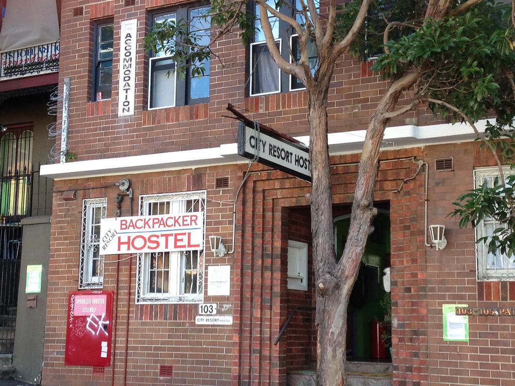 到stjamesstation就步行10分钟左右.