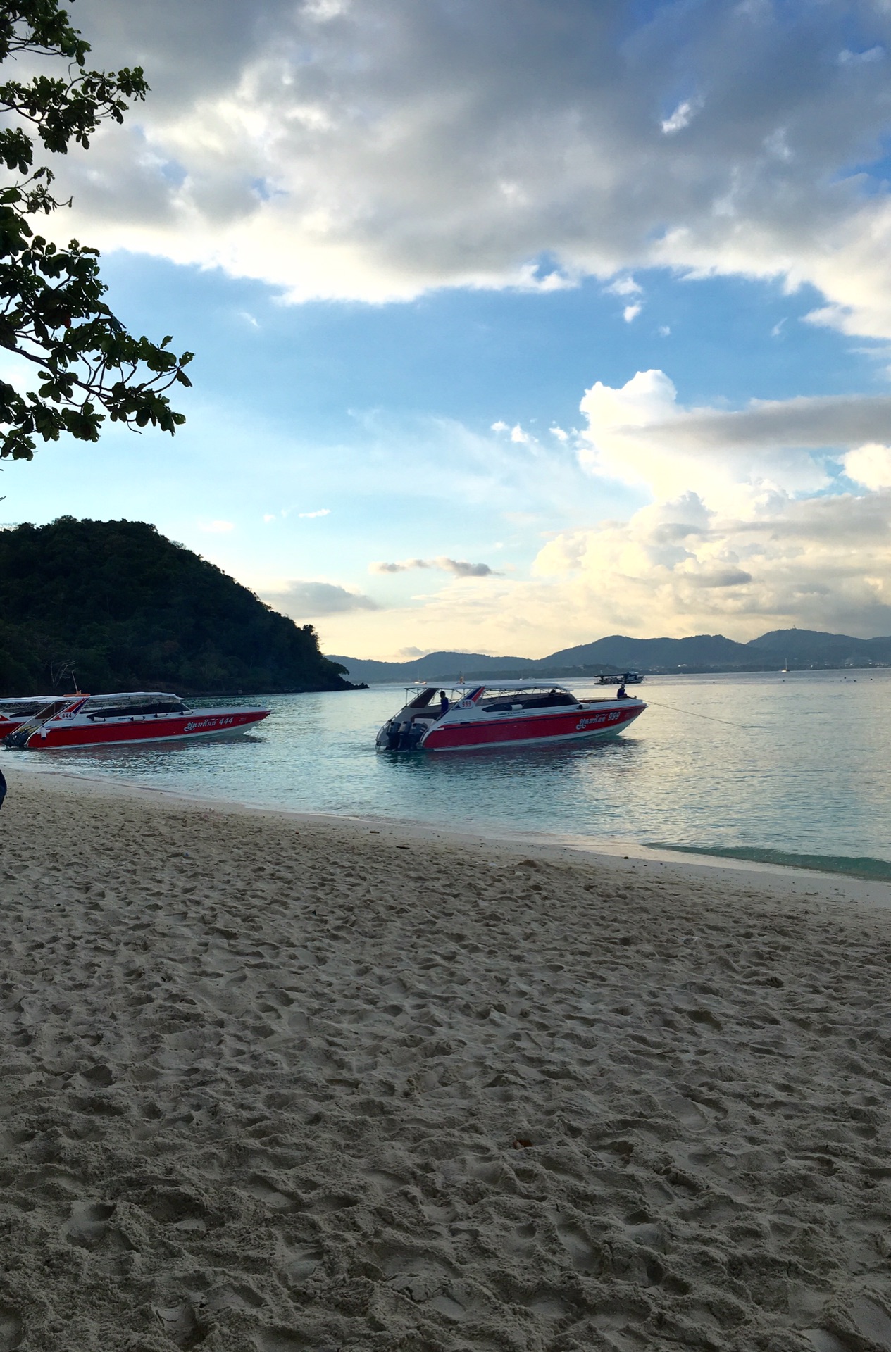 照片价格200泰铢            晚上我们并没有像往常一样回到宾馆入住
