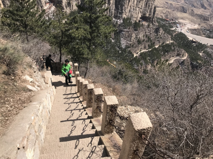 云冈石窟详细游览攻略 wKgBEFrtvCSAGBOxABWzL-xPUCs43.jpeg?imageView2%2F2%2Fw%2F680%2Fq%2F90%7CimageMogr2%2Fstrip%2Fquality%2F90