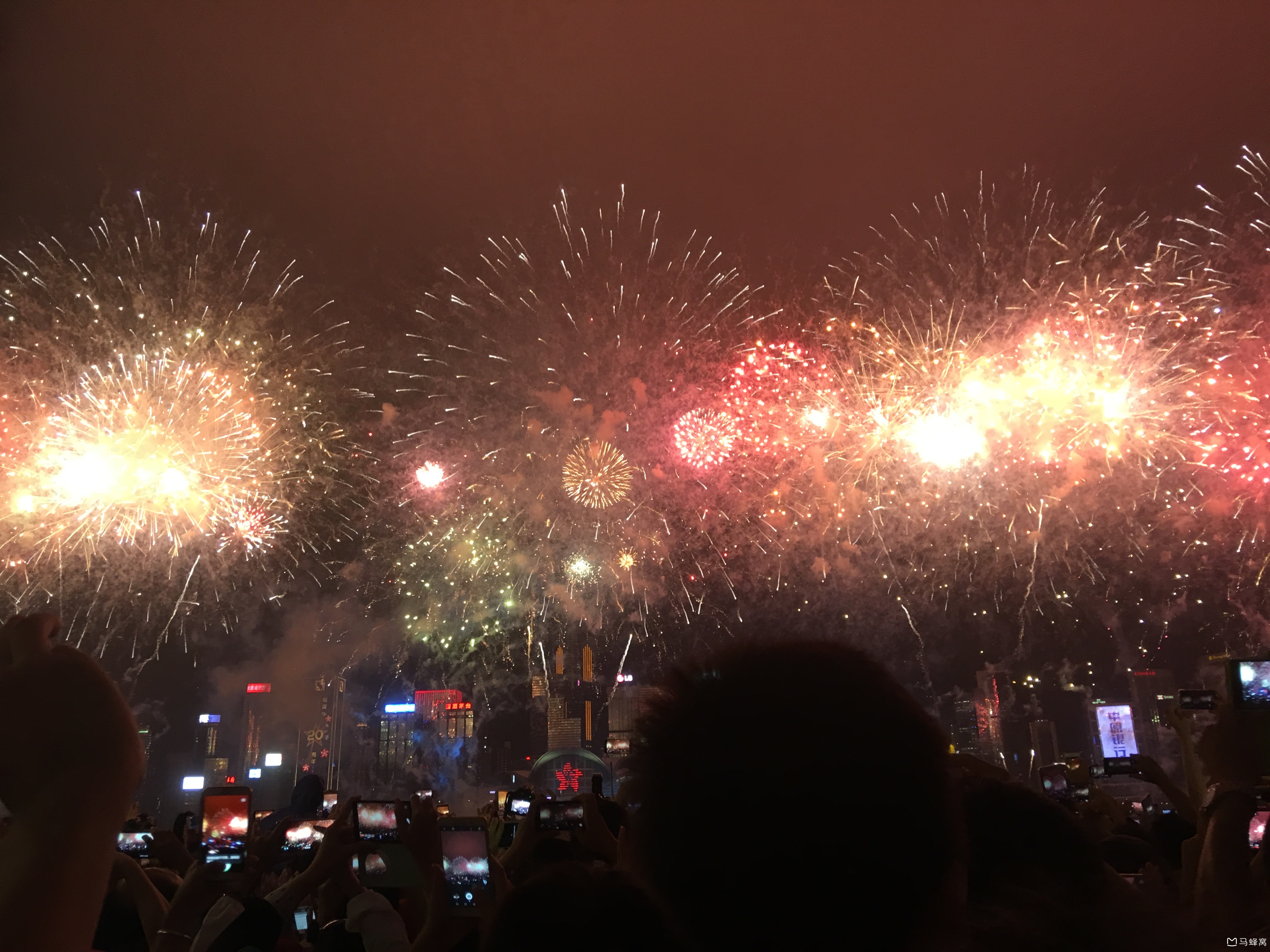 听说香港的烟花秀非常好看,你有用视频记录吗?_马蜂窝问答 - 马蜂窝