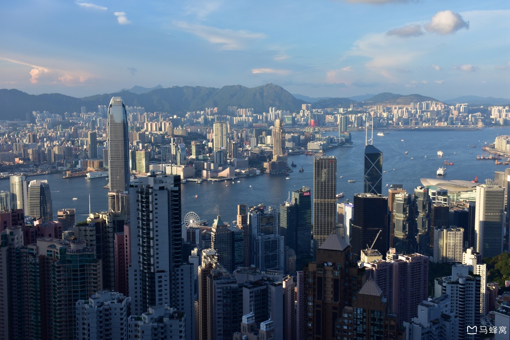 如果上午十点就到香港的话,可以考虑先到尖沙咀逛一下,因为那一带有