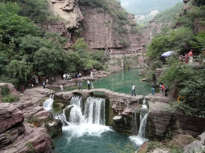 晚上的云台山 wKgBEFphjzGAPA8XAANRaItnZzs71.jpeg?imageView2%2F2%2Fw%2F680%2Fq%2F90%7CimageMogr2%2Fstrip%2Fquality%2F90