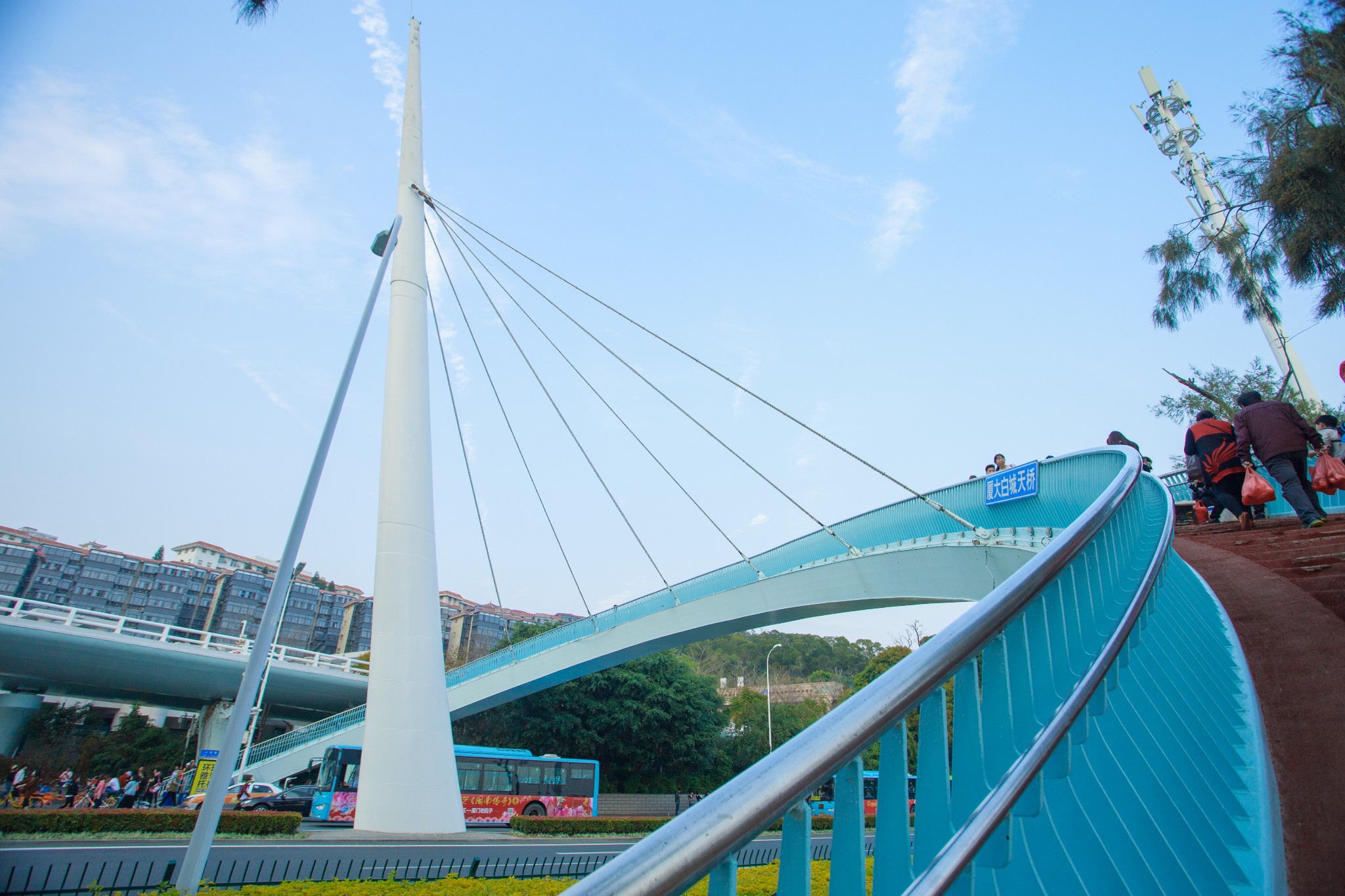 【白城沙滩】白城沙滩位于厦门大学南部白城脚下,为演武大桥与胡里山