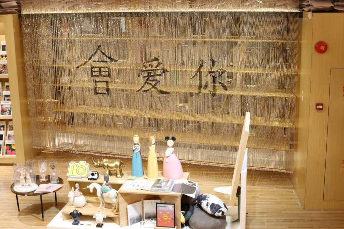 旅游景区文创店 wKgED1vqm2uAYKWUADCDWMfdOJE66.jpeg?imageView2%2F2%2Fw%2F680%2Fq%2F90%7CimageMogr2%2Fstrip%2Fquality%2F90