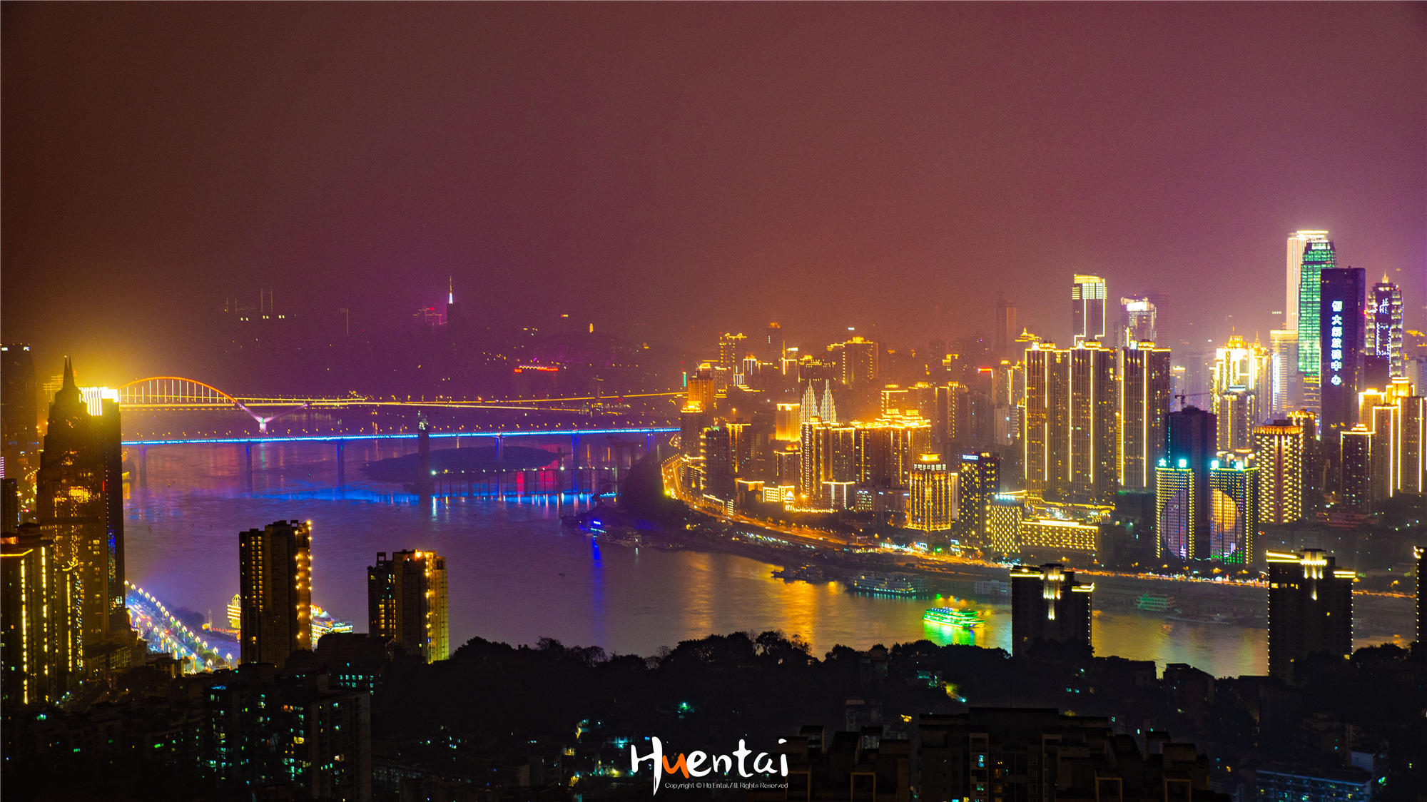 李子坝轻轨站,治愈"低头族"的神奇景点