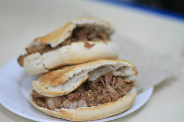 西安最好吃的肉夹馍 wKgByU_UbvWRkYgMAAKdn9pnZD833.jpeg?imageView2%2F2%2Fw%2F600%2Fq%2F90